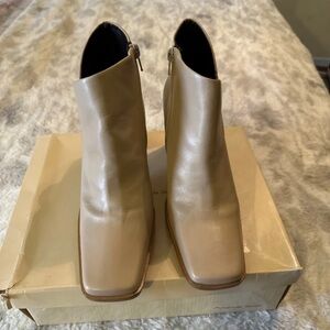 Amanda Smith Beige Leather Square-Toe Ankle Booties